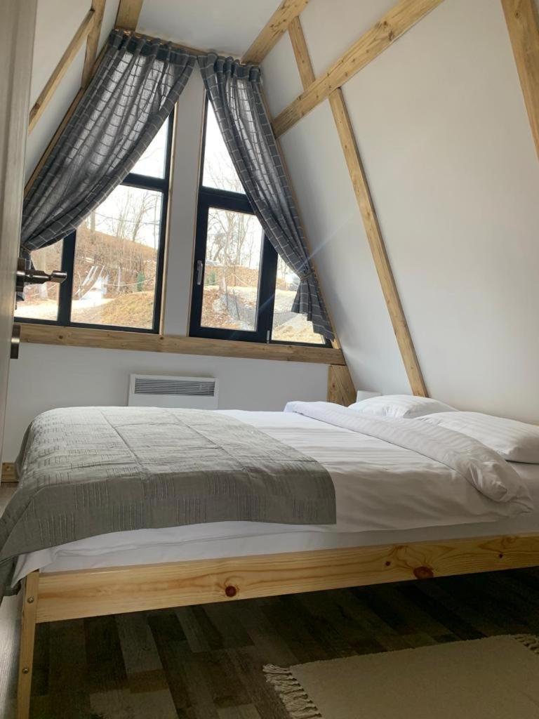 Casutele Din Poienita Villa Comarnic Ngoại thất bức ảnh